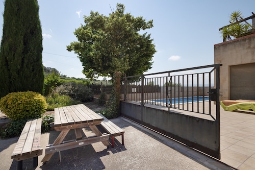 Bed and Breakfast 'La Moixiganga' with Shared Pool, Wi-Fi & Air Conditioning