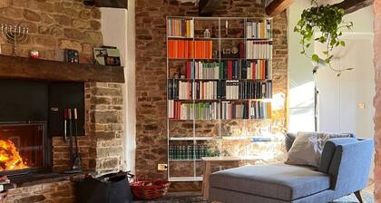 The Bookhouse home B&B: Eco-Friendly Retreat in Nature near Jesi