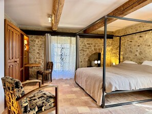 1 habitación, tabla de planchar con plancha, wifi y ropa de cama 