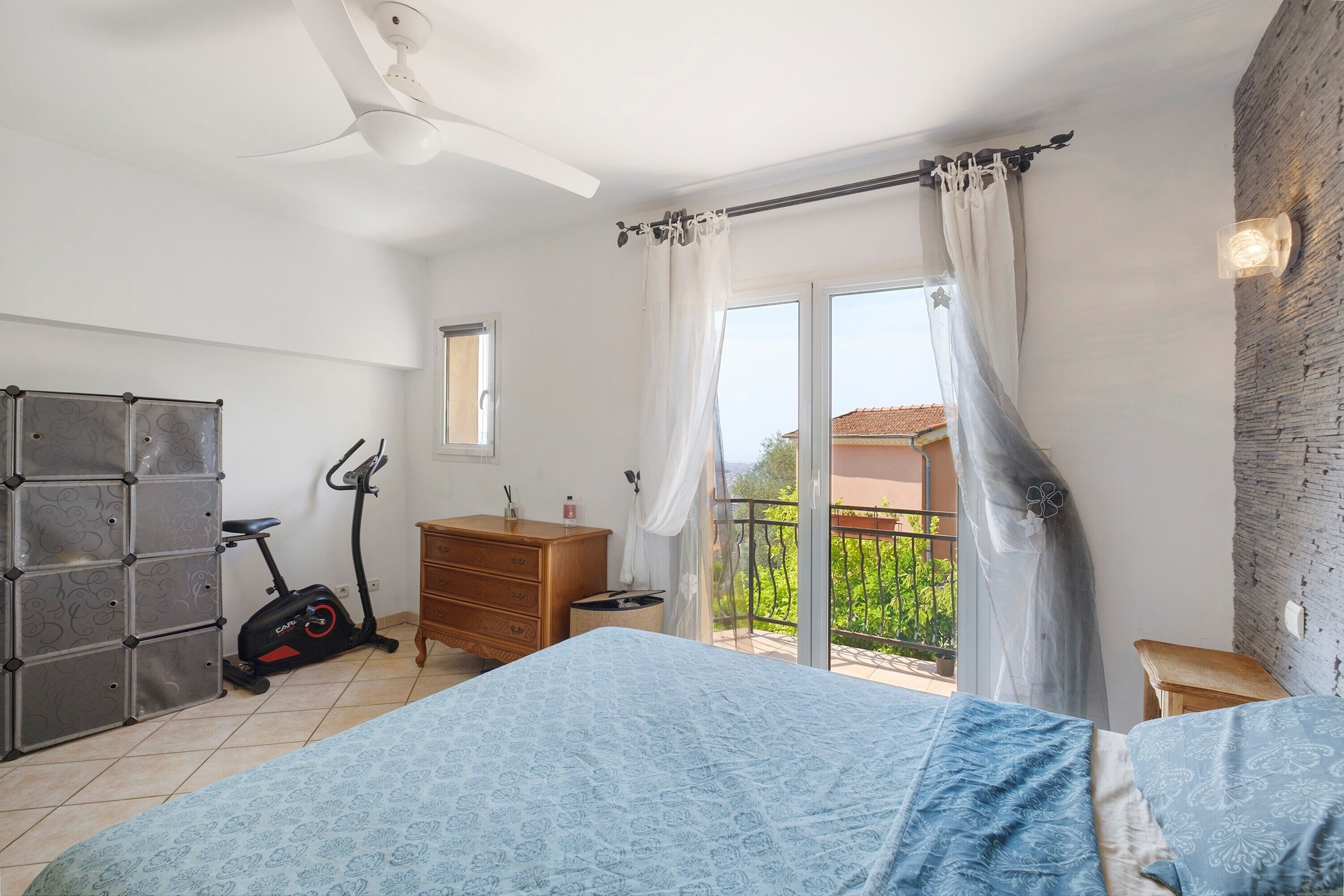 2 slaapkamers, een strijkplank/strijkijzer, wifi, beddengoed