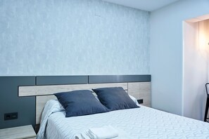 2 habitaciones, tabla de planchar con plancha, wifi y ropa de cama 