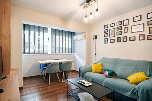 Apartment 'The Clock Tower' with Wi-Fi and Air Conditioning