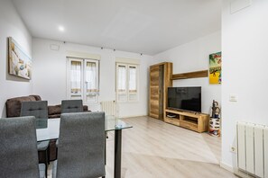 Interior - Apartment 'Acogedor En El Centro' with Wi-Fi (Gijón)