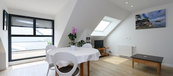 Apartment 'Le Petit Veïzit' with Wi-Fi and Parking