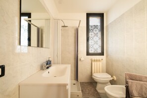 Bathroom - Holiday Home 'Tramonti' with Private Terrace and Air Conditioning (Nardò)