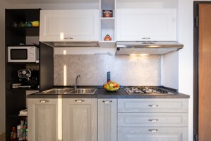 Private kitchen - Holiday Home 'Tramonti' with Private Terrace and Air Conditioning (Nardò)