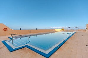 Pool - Vacation Apartment 'Conde Sunset View' with Sea View, Wi-Fi and Air Conditioning (Costa Adeje)