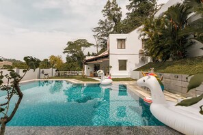 Piscine extérieure