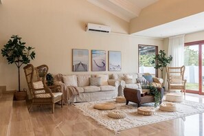 Living area - 40Pax Bangsar Luxe Pool Villa by Verano (Kuala Lumpur)