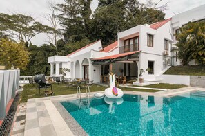 Piscine extérieure