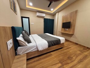 Quarto casal luxo | Escrivaninha, Wi-Fi de cortesia