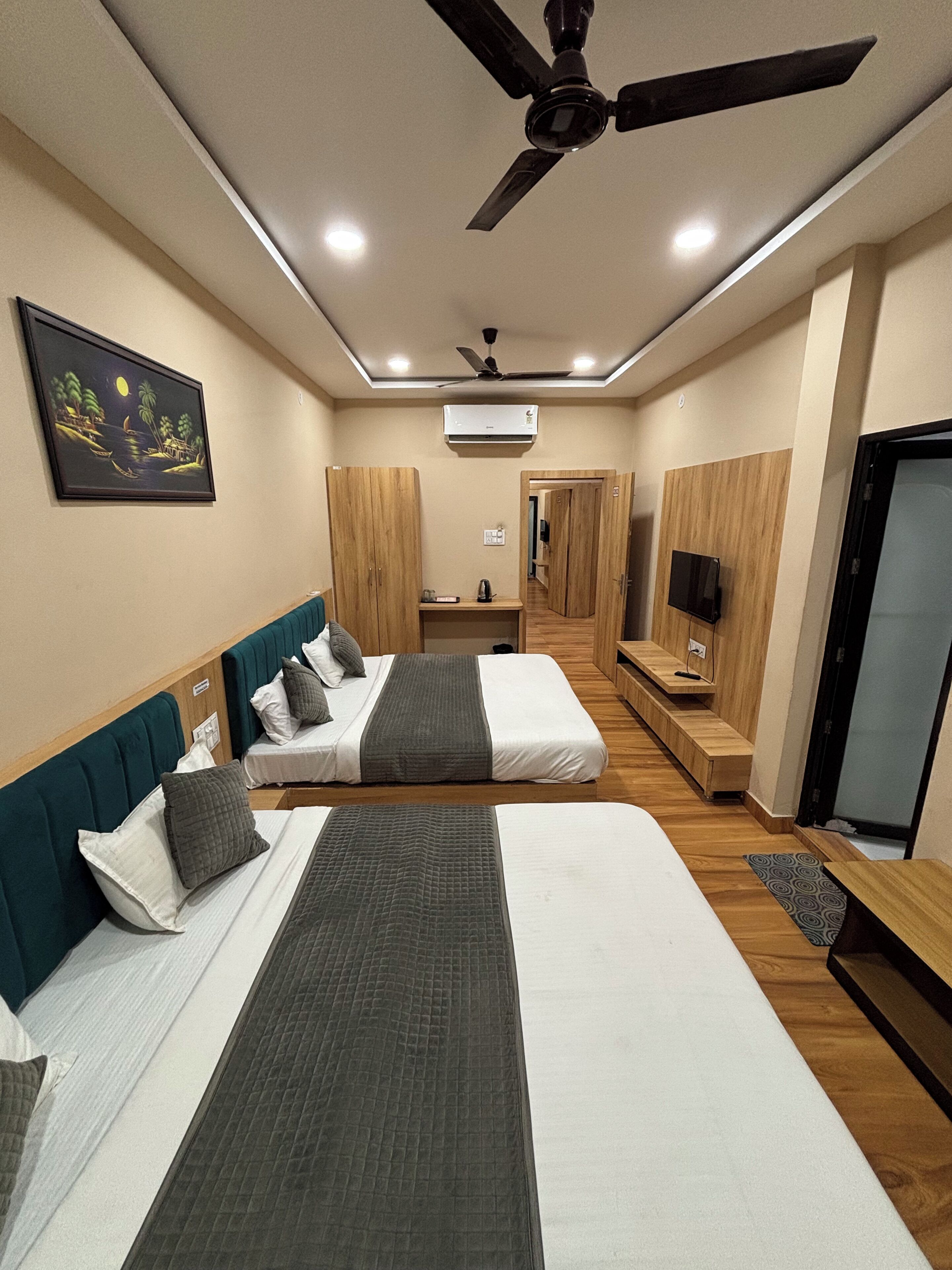 Basic Quadruple Room | Desk, free WiFi