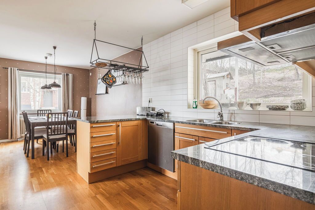Apartment, 3 Bedrooms, Non Smoking, Lake View | Private kitchen | High chair