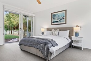 4 bedrooms, iron/ironing board, Internet, bed sheets - Wild Shores - A wild coastal escape made for long days (Blairgowrie)