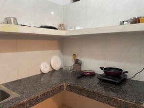 Superior Single Room | Private kitchen | Fridge - Slate Majestic 1BHKs Sector 53 Noida (Noida)