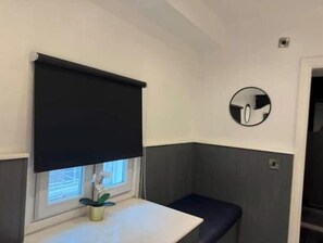Interior - Yellow Submarine Apartments - Sleeps 18 (Liverpool)