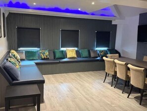 Interior - Yellow Submarine Apartments - Sleeps 18 (Liverpool)