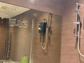 Bathroom - Yellow Submarine Apartments - Sleeps 18 (Liverpool)