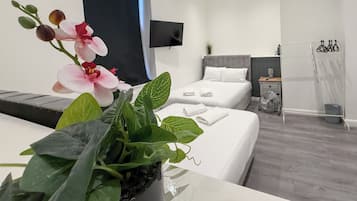 3 bedrooms, iron/ironing board, WiFi (free), bed sheets