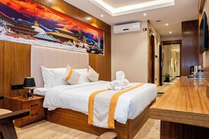 Deluxe Suite, City View