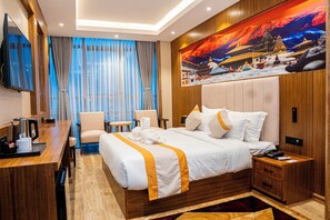 Deluxe Suite, City View
