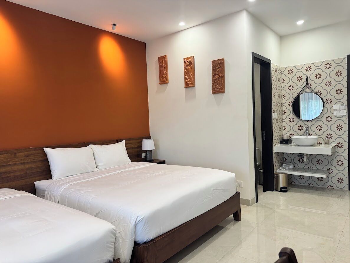 Minibar, desk, laptop workspace, WiFi (free)