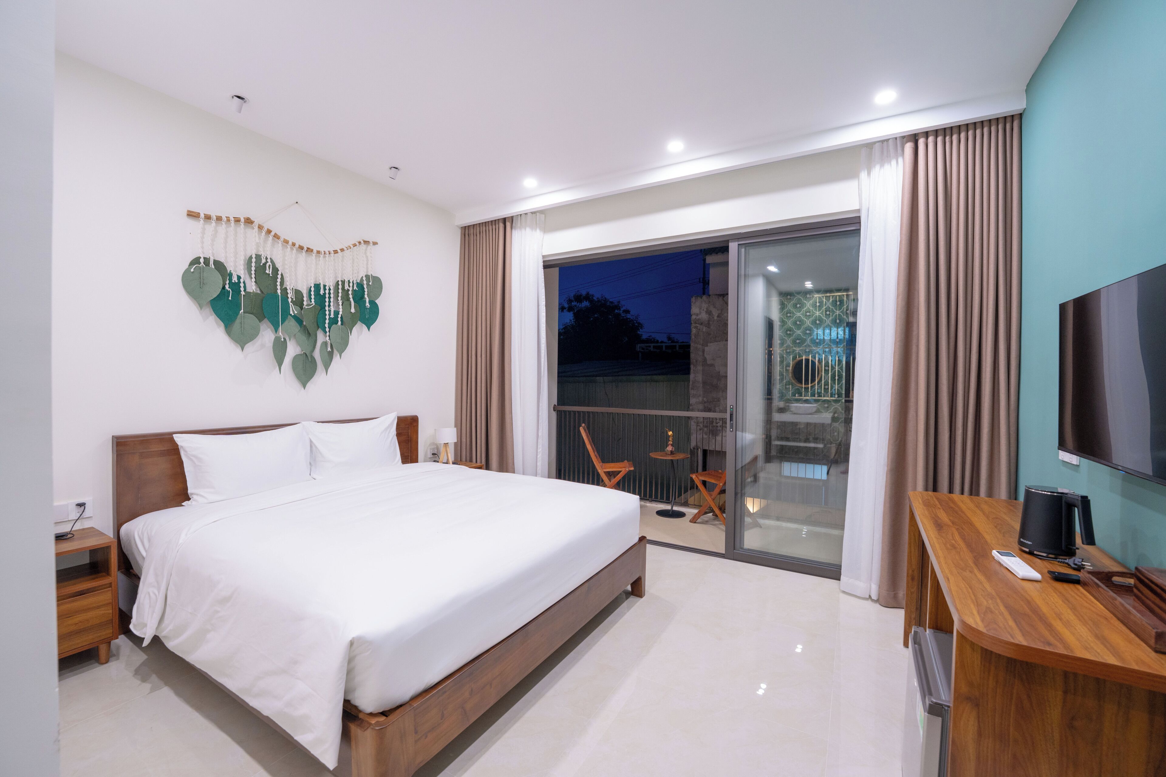 Habitación doble, balcón, vistas al patio | Escritorio, espacio para trabajar con un portátil, wifi gratis