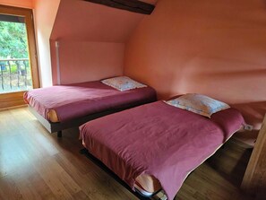 Iron/ironing board, Internet, bed sheets