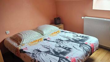 3 bedrooms, iron/ironing board, Internet, bed sheets