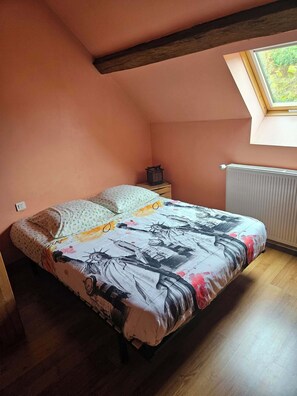 3 chambres, fer et planche à repasser, accès à Internet, literie fournie