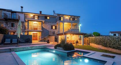 Casa Carolina mit Pool, bis 10 Personen, 2 separate Einheiten, bei Porec