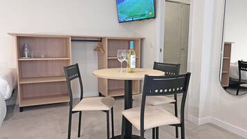 Estudio familiar, vista al patio | Restaurantes