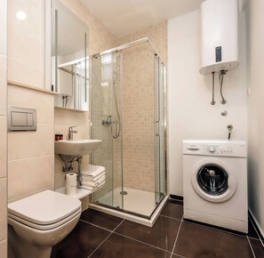 Comfort-Apartment, Veranda, Meerblick | Badezimmer