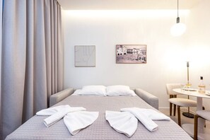 Tabla de planchar con plancha, wifi y ropa de cama 