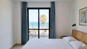 Iron/ironing board, free WiFi - Urban Penthouse Loft W Jacuzzi (Haifa)