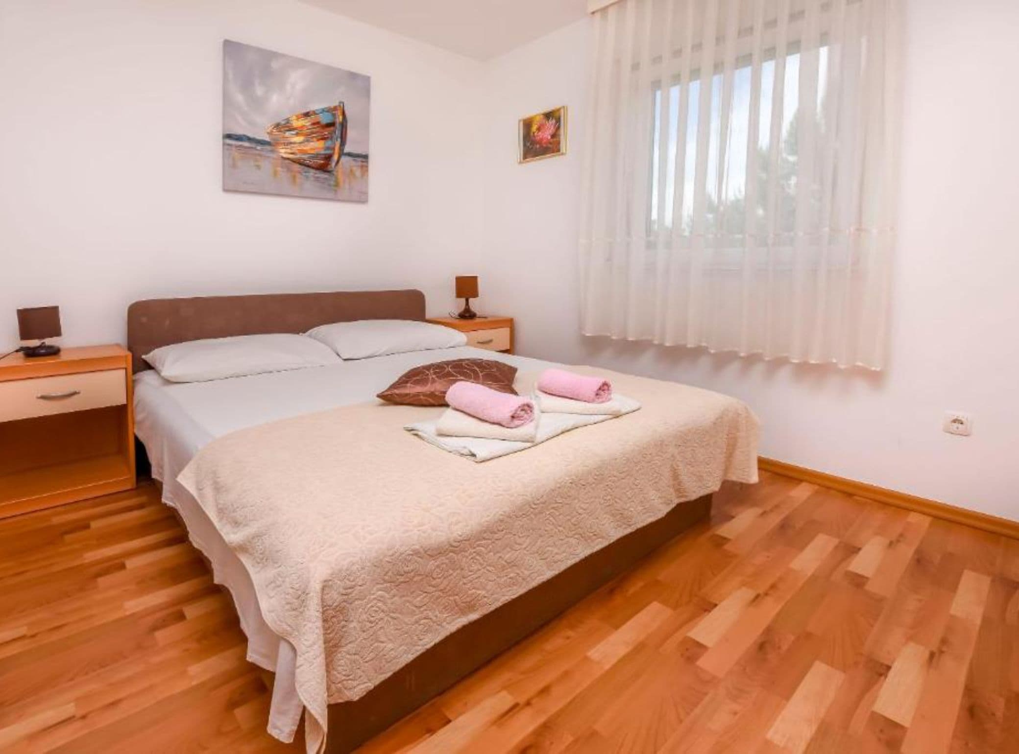 Apartment (Two Bedroom Apartment with Balcony) | 11 Schlafzimmer, kostenloses WLAN