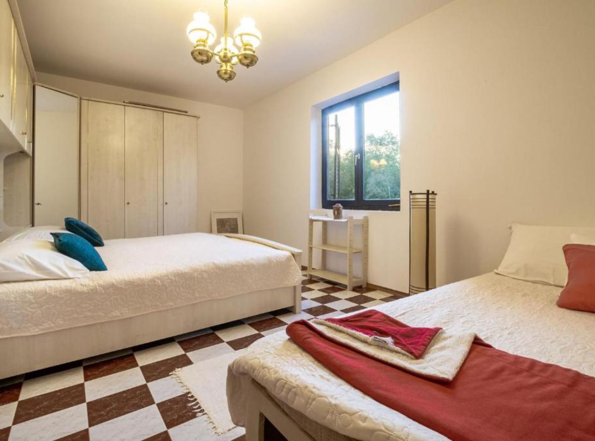 Apartment (Three Bedroom Apartment with Balcony) | 9 bedrooms, free WiFi