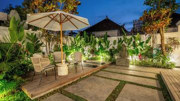 Vila Mewah, pemandangan kolam renang | Teras/patio