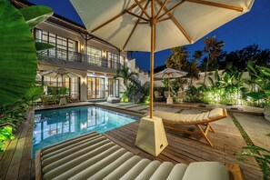 Lyxvilla - utsikt mot poolen | Pool | Utomhuspool