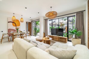 Luxury-Villa, Poolblick | Wohnbereich