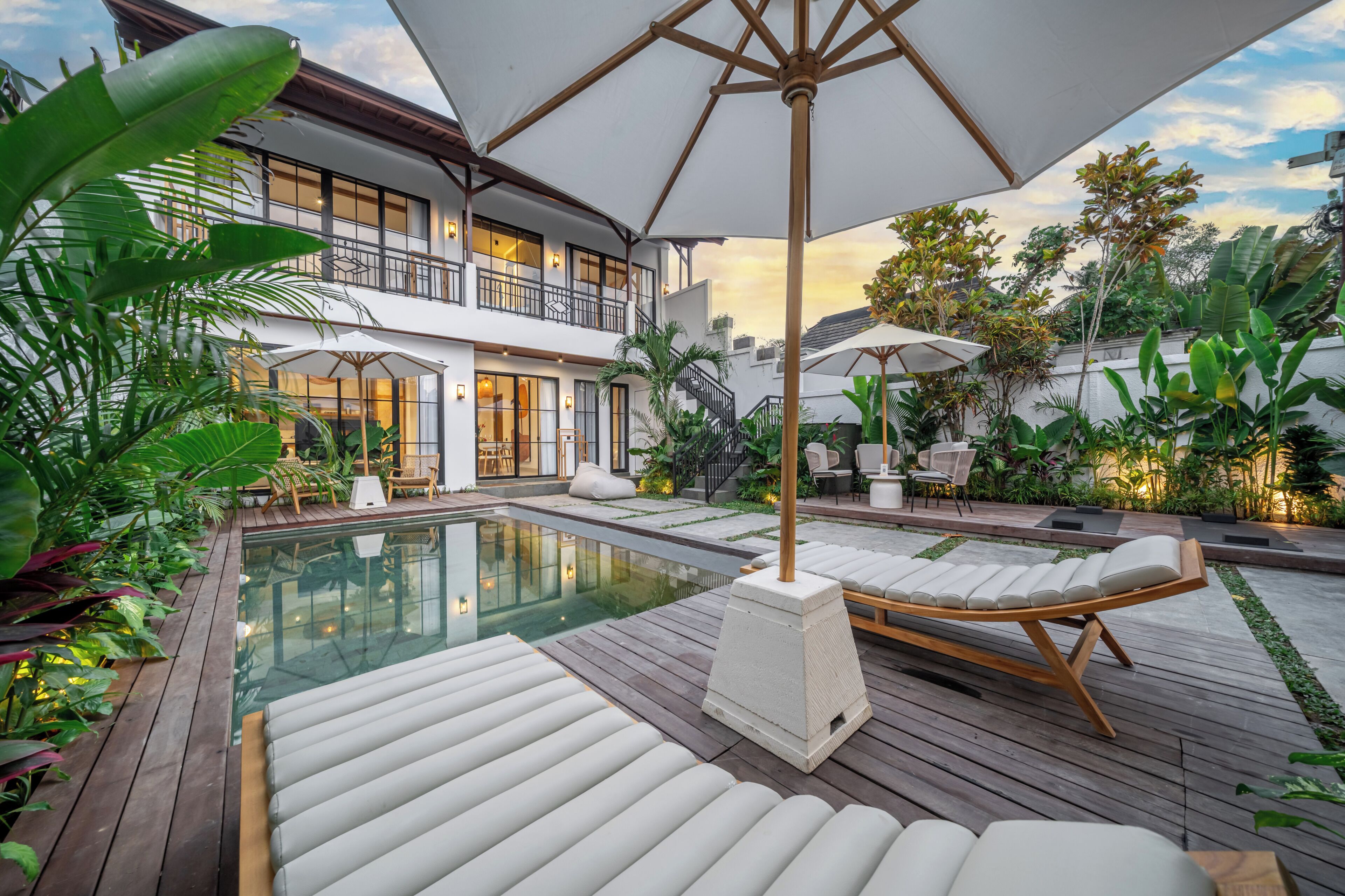 Villa luxueuse, vue sur la piscine | Piscine | Piscine extérieure