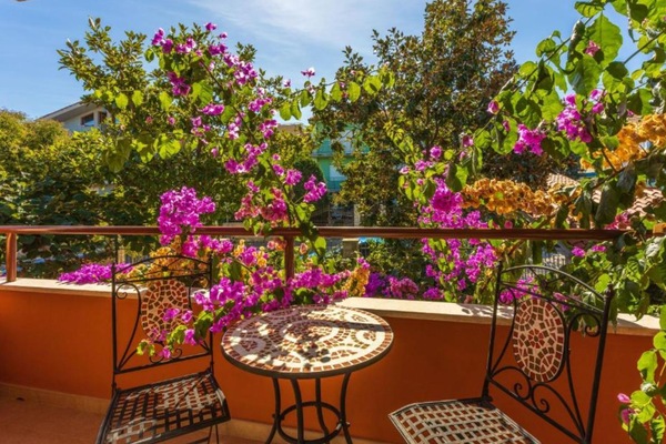 Apartment (One Bedroom Apartment with Balcony an) | Balcony