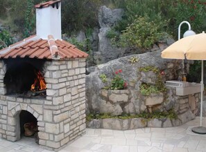 Apartment (Villa Solea apartment A1) | BBQ/picnic Area - Villa Solea (Hvar)