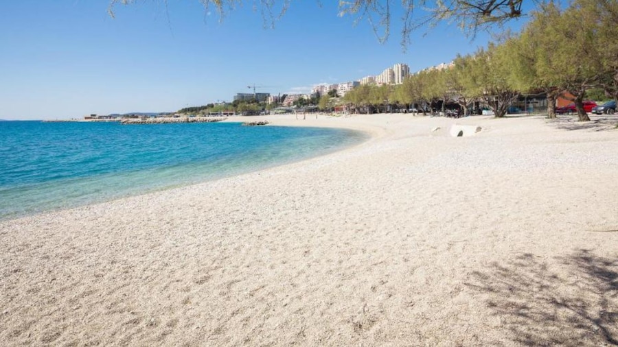 Luxury Apartment on the Main Beach