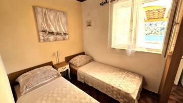 Studio (Superior Studio Apartment with Sea Vi) | 10 bedrooms, free WiFi