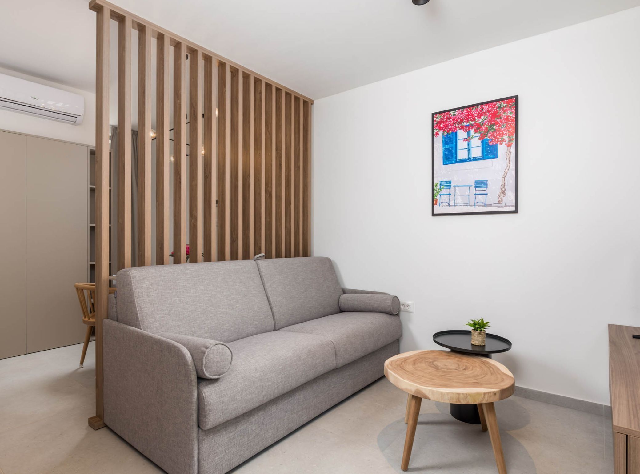 公寓 (One Bedroom Apartment with Balcony) | 客廳 | 32-吋平面電視，提供衛星頻道