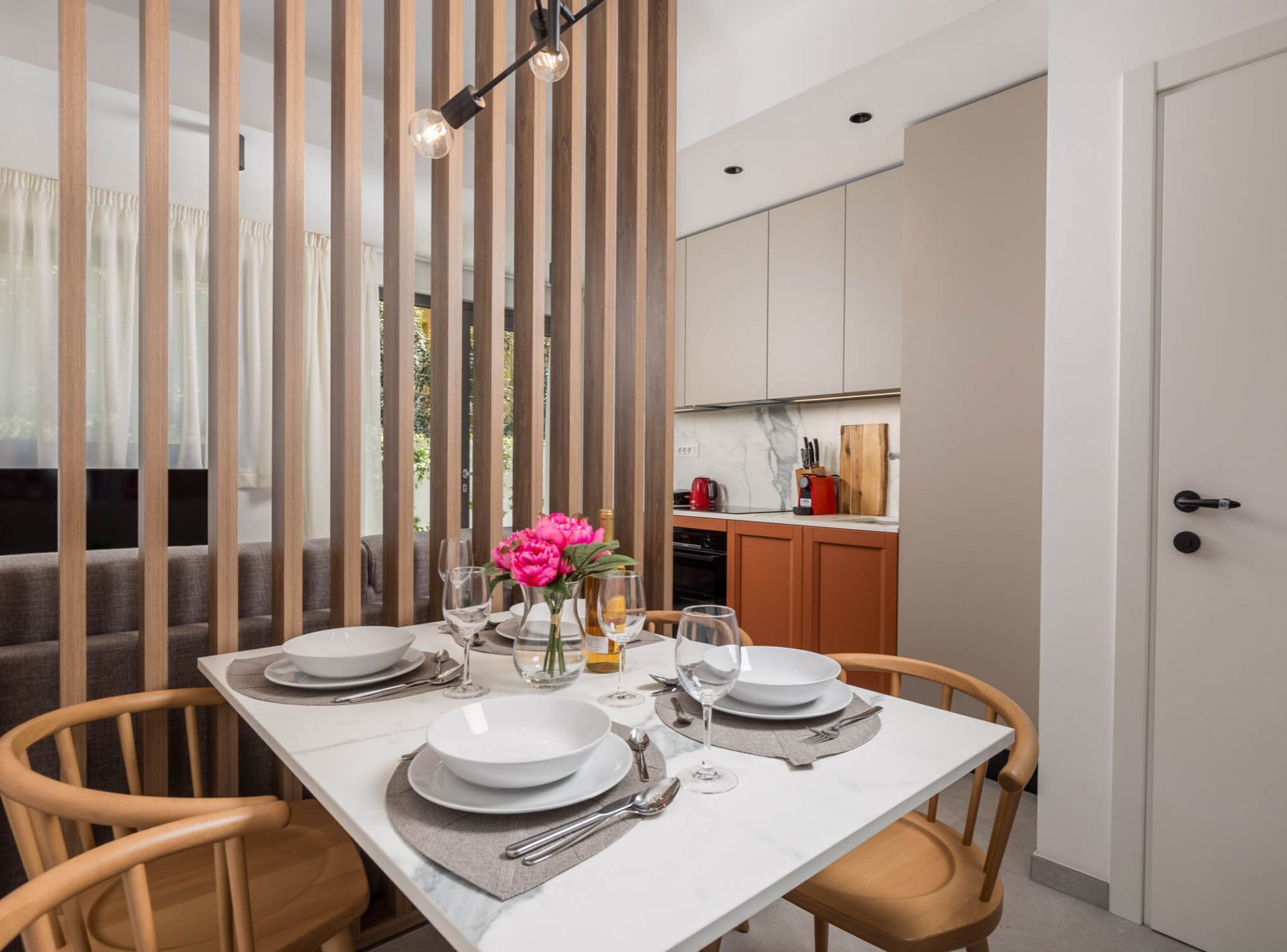 Leilighet (Classic One Bedroom Apartment with Ba) | Oppholdsrom | En 32-tommers Flatskjerm-TV med Parabol-TV