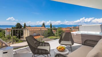 Apartment (Classic Apartment with Balcony) | Terrace/patio