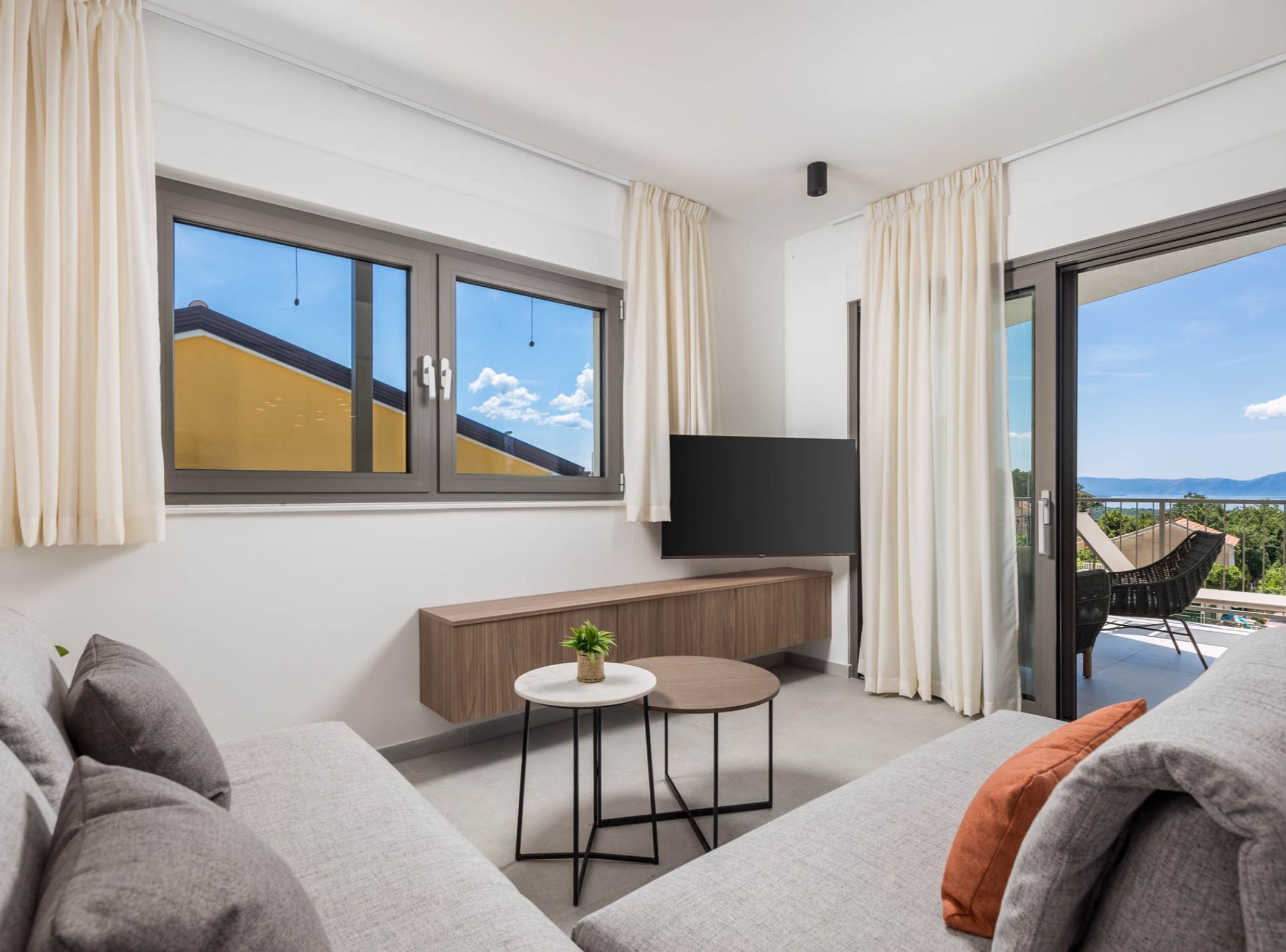 Apartment (Classic Apartment with Balcony) | Living room | 32-inch flat-screen TV with satellite channels