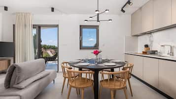 Apartment (Classic Apartment with Balcony) | Living room